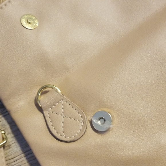 GIVENCHY Crossbody Tan New NWT Tassel Monogram Adjustable Strap Magnet/Zipper - Picture 12 of 17